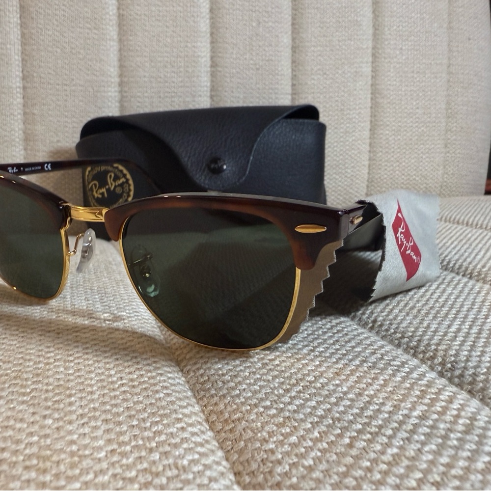 Ray-Ban RB3016 Clubmaster Unisex Sunglasses with Tortoise Frame and Polarized... - Picture 10 of 15